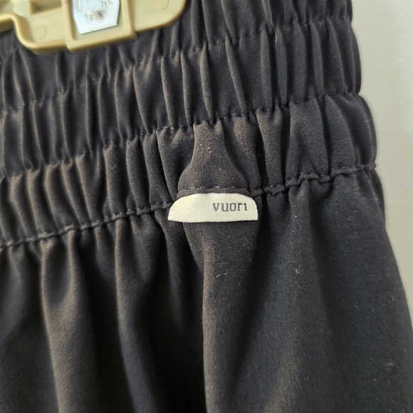 NWOT Vouri Women's Black Shorts - Picture 3 of 8